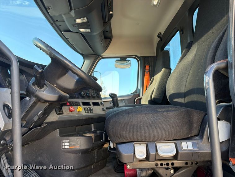 image for item FC3441 2021 Freightliner Cascadia semi truck
