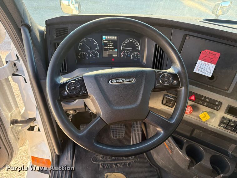 image for item FC3441 2021 Freightliner Cascadia semi truck