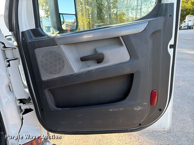 image for item FC3441 2021 Freightliner Cascadia semi truck