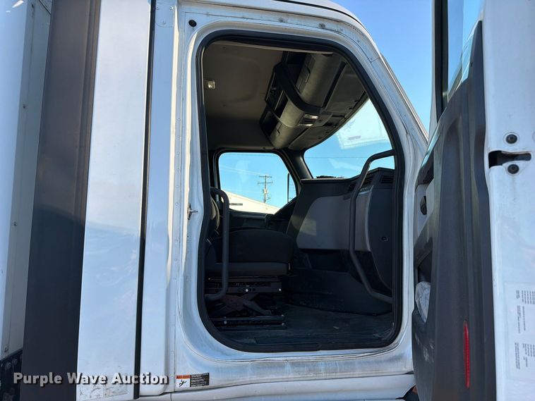 image for item FC3441 2021 Freightliner Cascadia semi truck