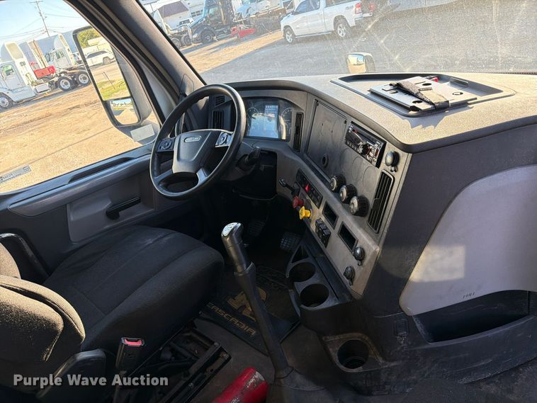 image for item FC3441 2021 Freightliner Cascadia semi truck