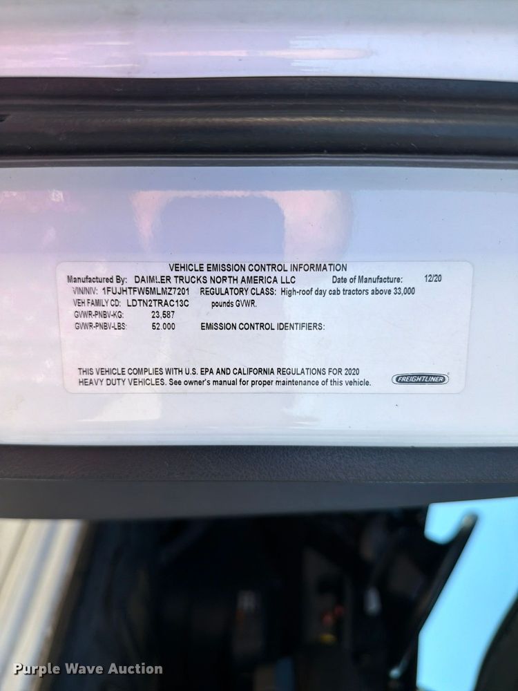 image for item FC3441 2021 Freightliner Cascadia semi truck