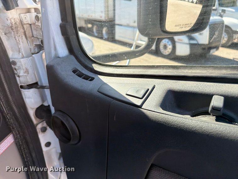 image for item FC3442 2006 Volvo VNL semi truck