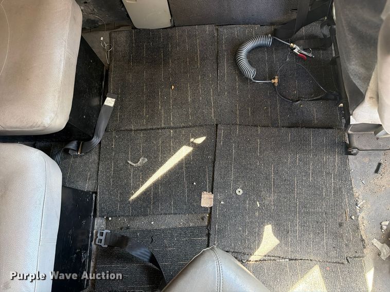 image for item FC3442 2006 Volvo VNL semi truck