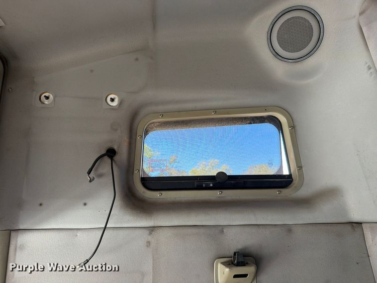 image for item FC3442 2006 Volvo VNL semi truck