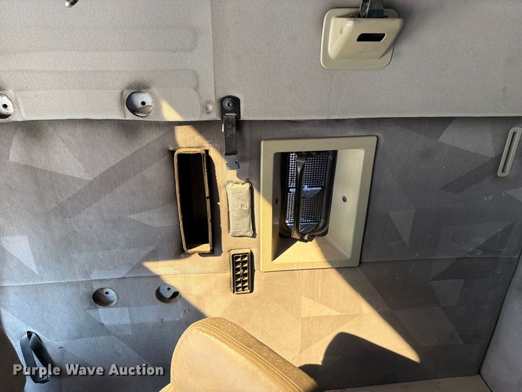 image for item FC3442 2006 Volvo VNL semi truck