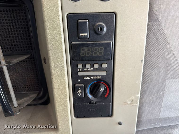 image for item FC3442 2006 Volvo VNL semi truck