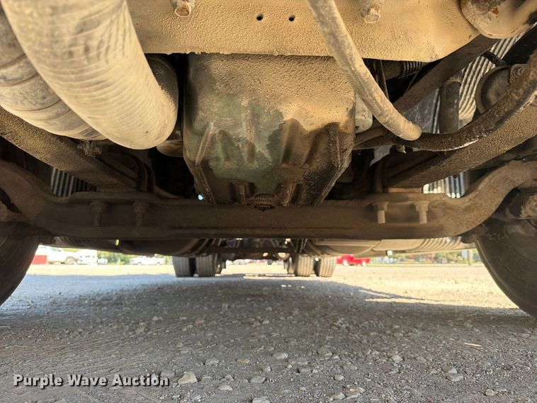 image for item FC3442 2006 Volvo VNL semi truck