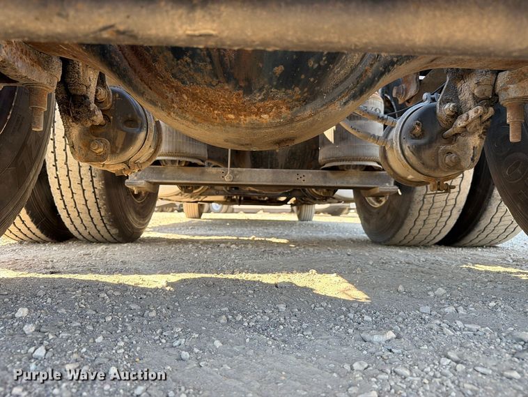 image for item FC3442 2006 Volvo VNL semi truck