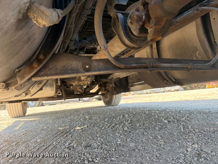 image for item FC3442 2006 Volvo VNL semi truck