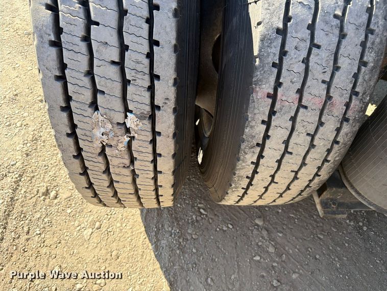 image for item FC3442 2006 Volvo VNL semi truck