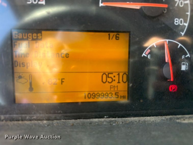 image for item FC3442 2006 Volvo VNL semi truck