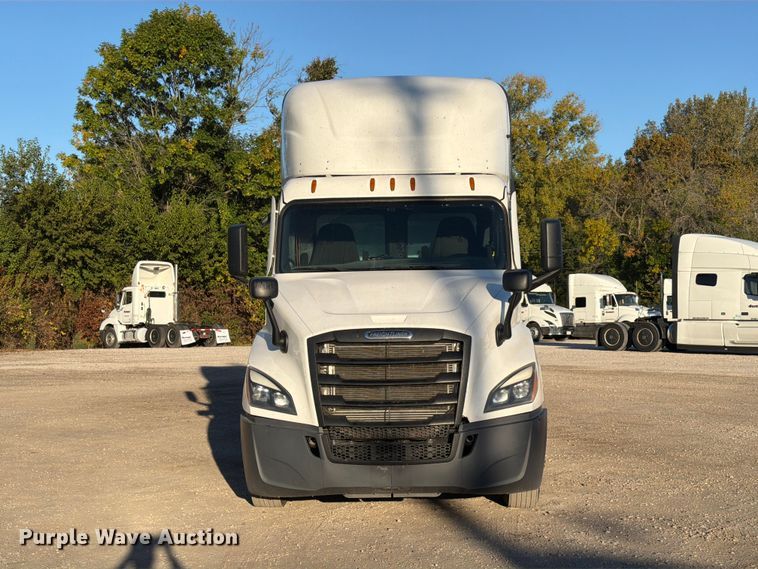 image for item FC3444 2021 Freightliner Cascadia semi truck