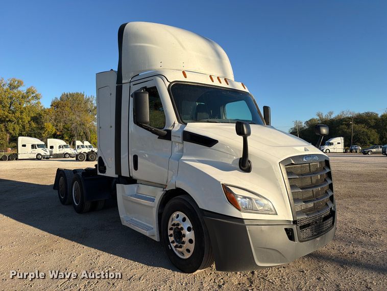 image for item FC3444 2021 Freightliner Cascadia semi truck