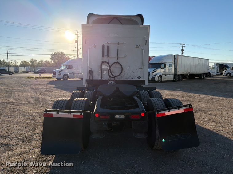 image for item FC3444 2021 Freightliner Cascadia semi truck