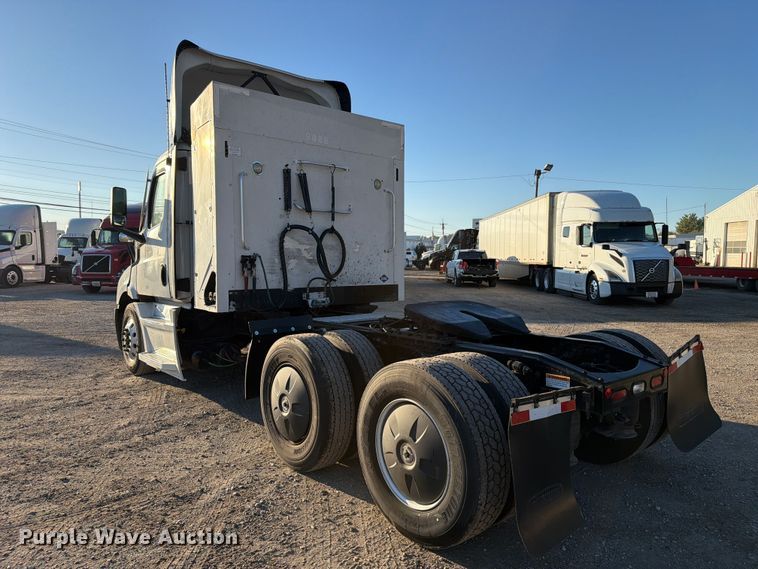 image for item FC3444 2021 Freightliner Cascadia semi truck