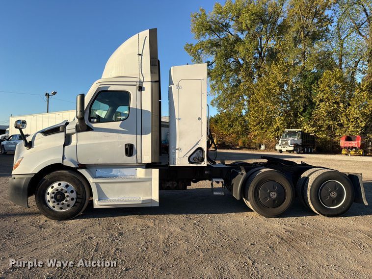 image for item FC3444 2021 Freightliner Cascadia semi truck