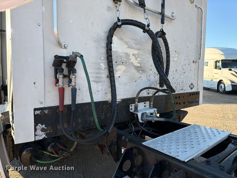 image for item FC3444 2021 Freightliner Cascadia semi truck