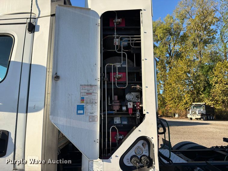 image for item FC3444 2021 Freightliner Cascadia semi truck