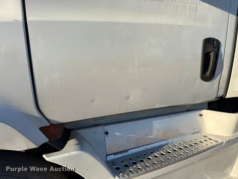 image for item FC3444 2021 Freightliner Cascadia semi truck