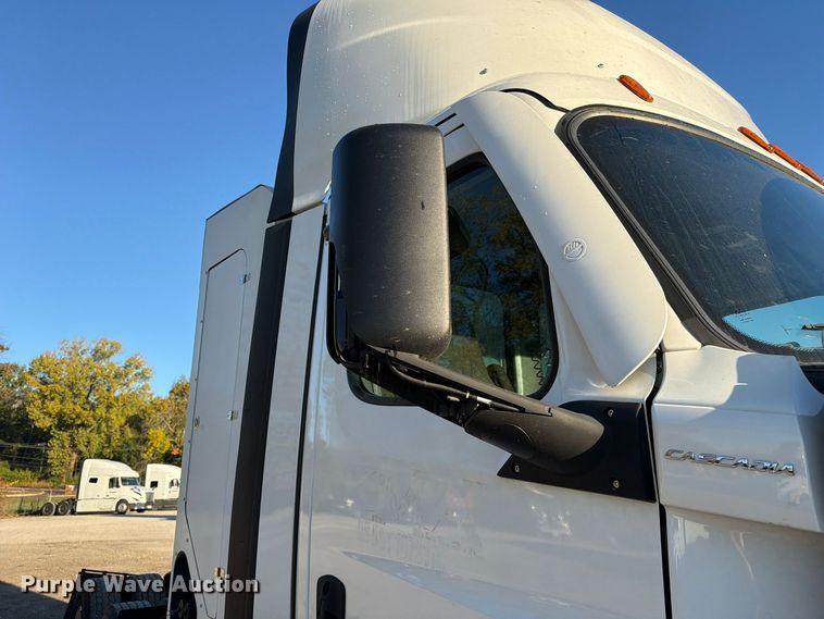 image for item FC3444 2021 Freightliner Cascadia semi truck