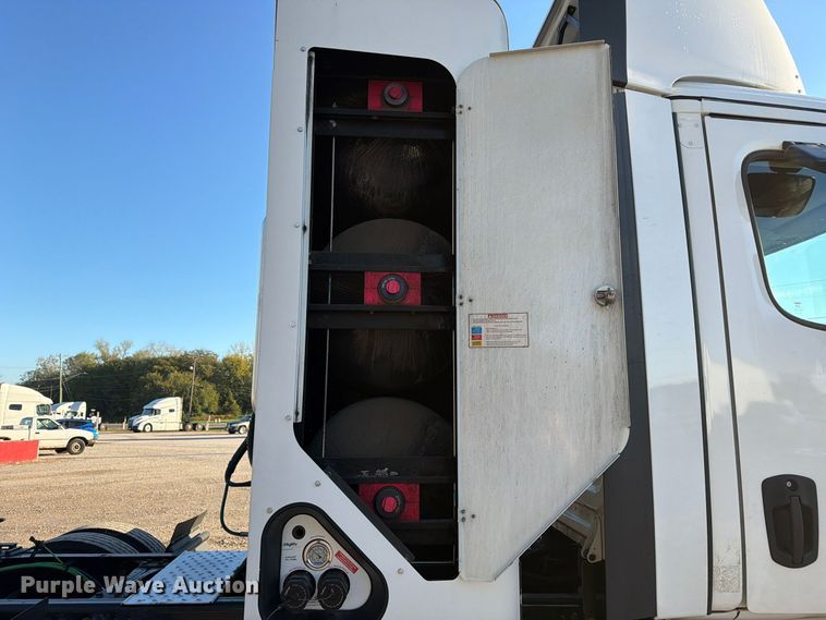 image for item FC3444 2021 Freightliner Cascadia semi truck