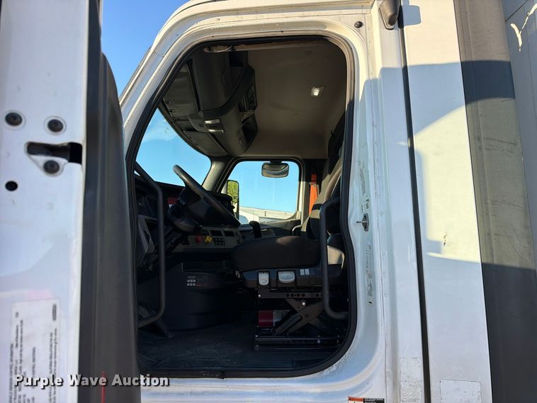 image for item FC3444 2021 Freightliner Cascadia semi truck