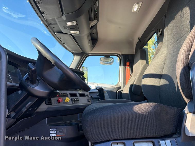 image for item FC3444 2021 Freightliner Cascadia semi truck