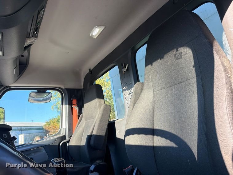 image for item FC3444 2021 Freightliner Cascadia semi truck