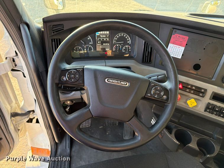 image for item FC3444 2021 Freightliner Cascadia semi truck