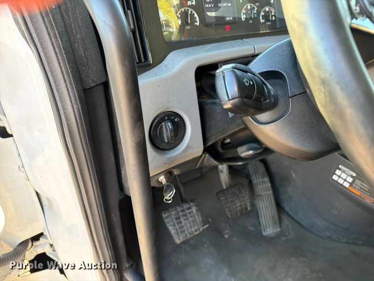 image for item FC3444 2021 Freightliner Cascadia semi truck