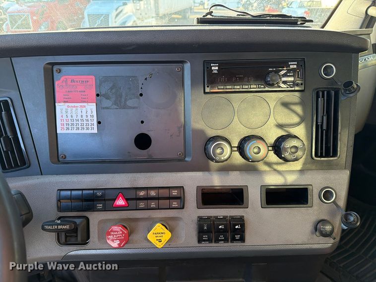 image for item FC3444 2021 Freightliner Cascadia semi truck