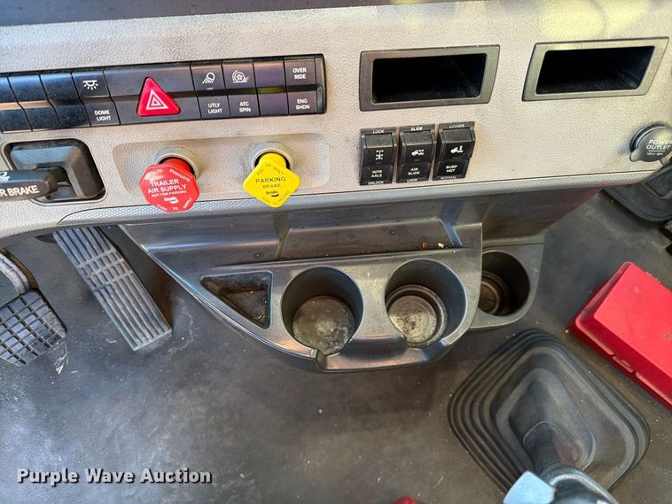 image for item FC3444 2021 Freightliner Cascadia semi truck