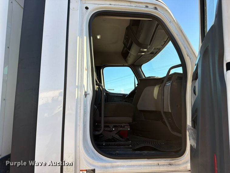 image for item FC3444 2021 Freightliner Cascadia semi truck