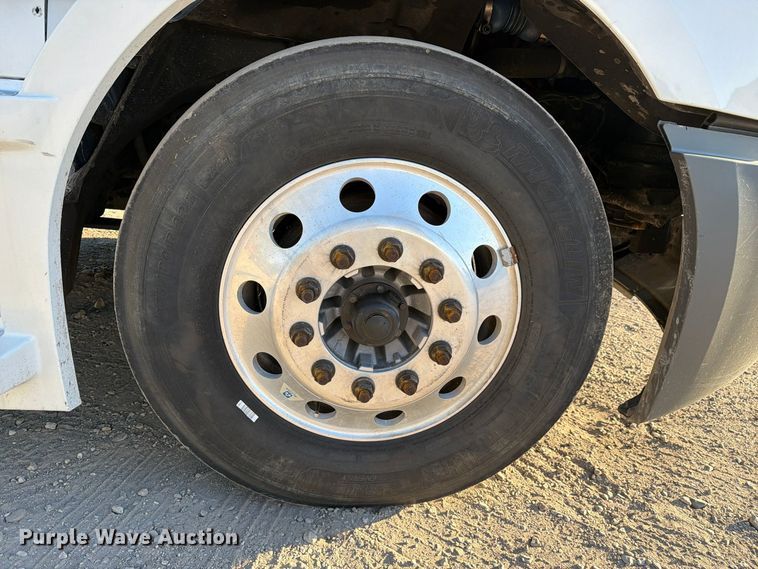 image for item FC3444 2021 Freightliner Cascadia semi truck