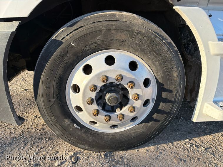 image for item FC3444 2021 Freightliner Cascadia semi truck