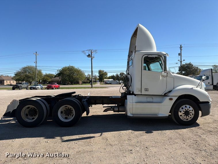 image for item FC3448 2015 Freightliner Columbia semi truck