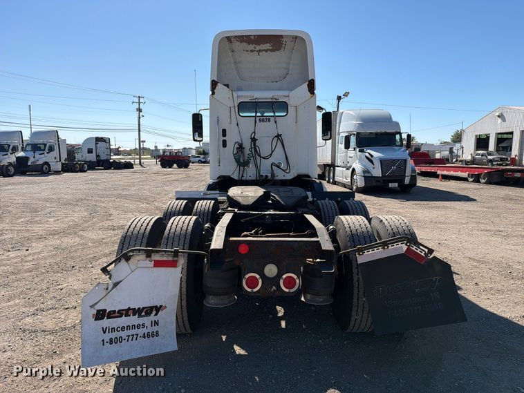 image for item FC3448 2015 Freightliner Columbia semi truck
