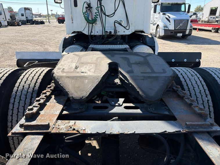 image for item FC3448 2015 Freightliner Columbia semi truck
