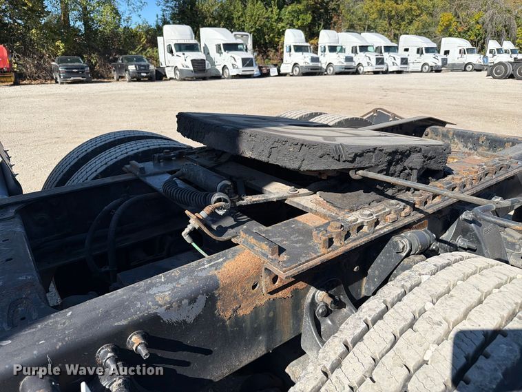 image for item FC3448 2015 Freightliner Columbia semi truck
