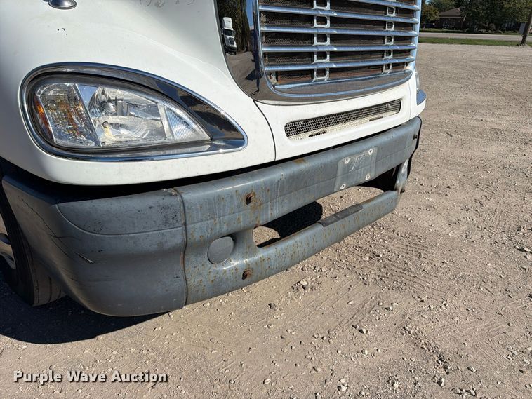 image for item FC3448 2015 Freightliner Columbia semi truck