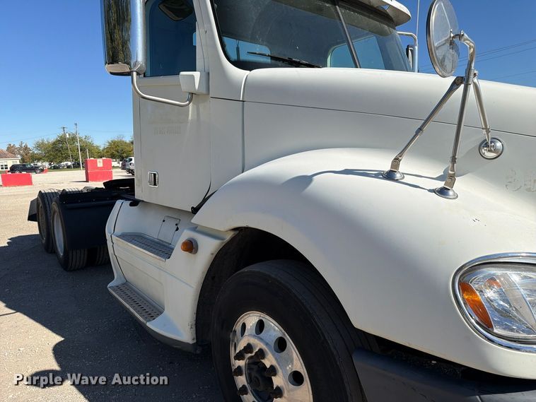 image for item FC3448 2015 Freightliner Columbia semi truck