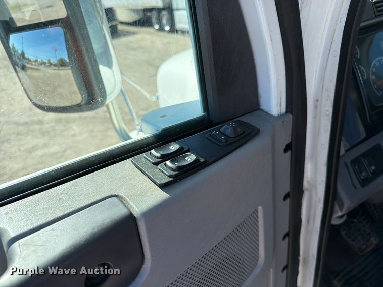 image for item FC3448 2015 Freightliner Columbia semi truck