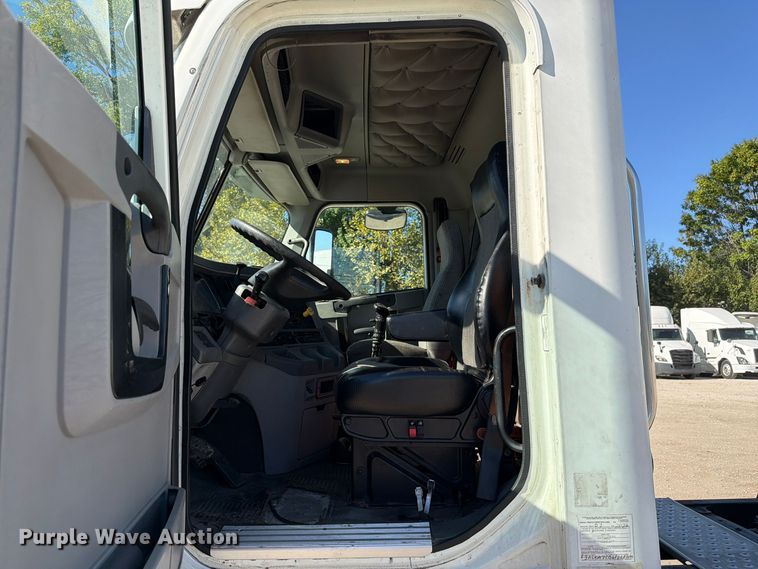 image for item FC3448 2015 Freightliner Columbia semi truck