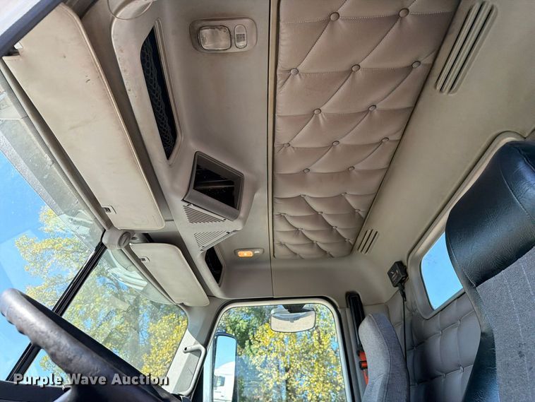 image for item FC3448 2015 Freightliner Columbia semi truck
