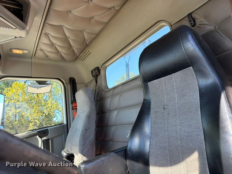image for item FC3448 2015 Freightliner Columbia semi truck