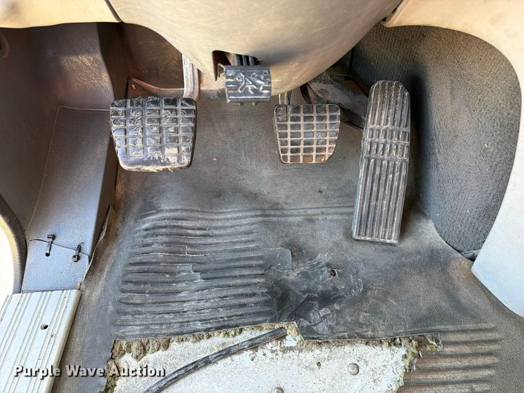 image for item FC3448 2015 Freightliner Columbia semi truck