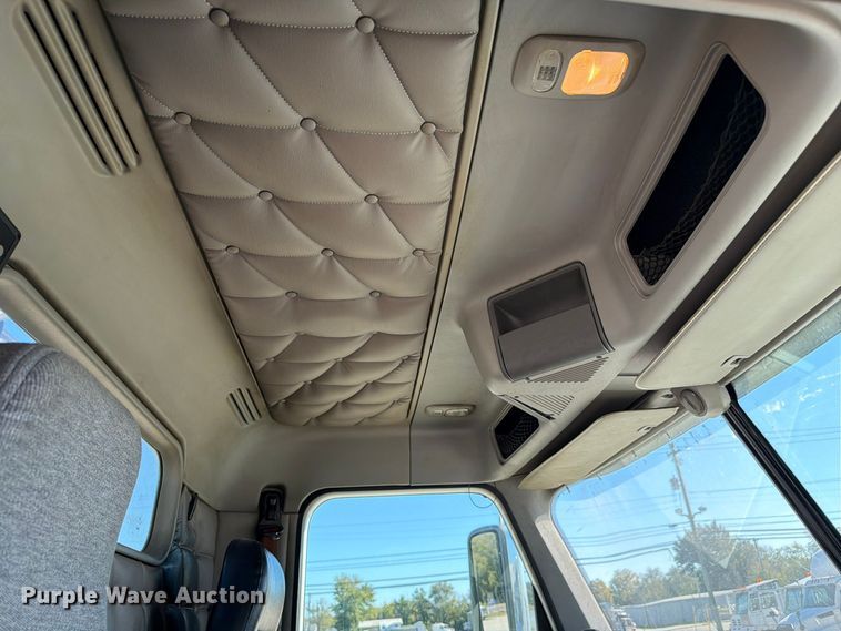 image for item FC3448 2015 Freightliner Columbia semi truck