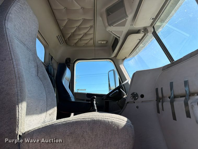 image for item FC3448 2015 Freightliner Columbia semi truck