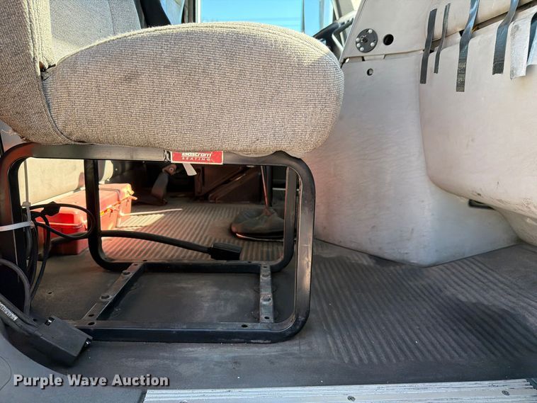 image for item FC3448 2015 Freightliner Columbia semi truck